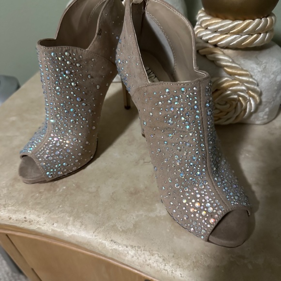 Women’s Inc Shoes - Picture 3 of 3